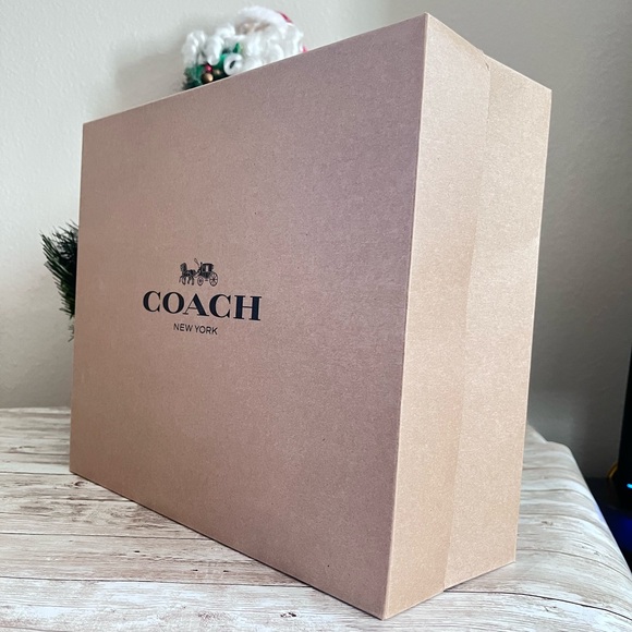 Coach gift box 🎁 - Picture 2 of 2